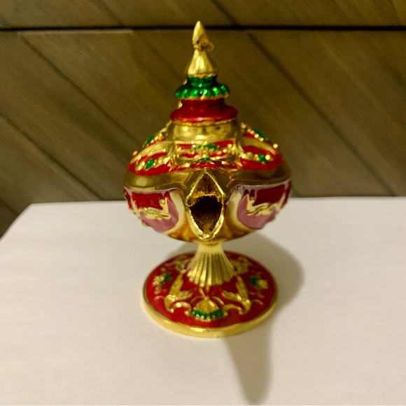 Gold And Red Medium Genie Lamp - Picture 3 of 10